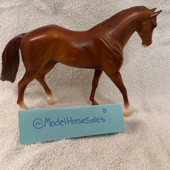 Elagant chestnut Breyer model horse Galloping flea - Picture 2 of 5